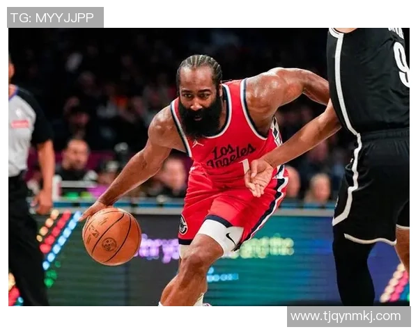 快船与篮网激战正酣超清画面呈现精彩瞬间分析